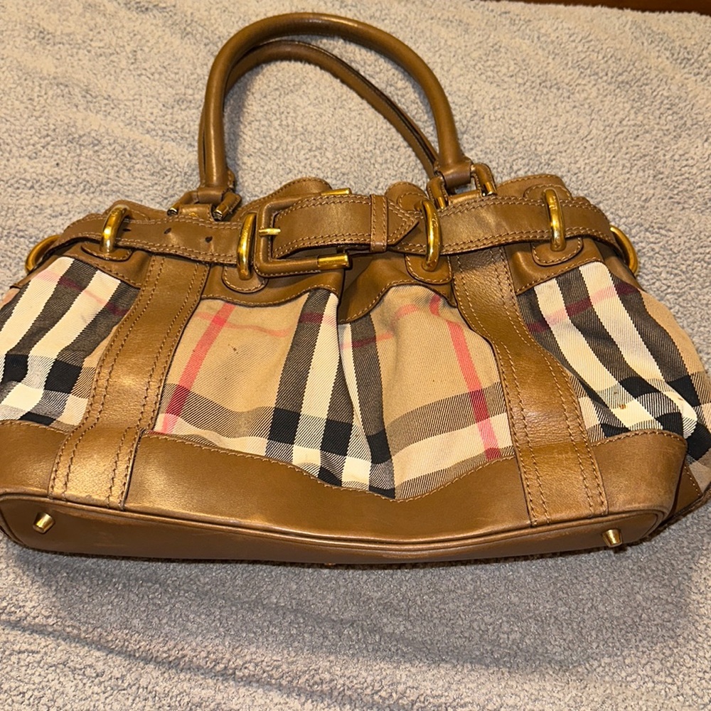 Classic Burberry Beaton (Authentic)